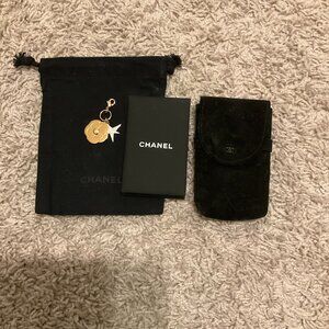 CHANEL PAPIER MATIFIANT DE CHANEL BLOTTING PAPER AND CAMELIA CHARM